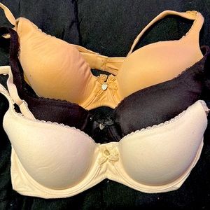 Victoria’s Secret Body by Victoria Lightly Lined Demi Bras 32C